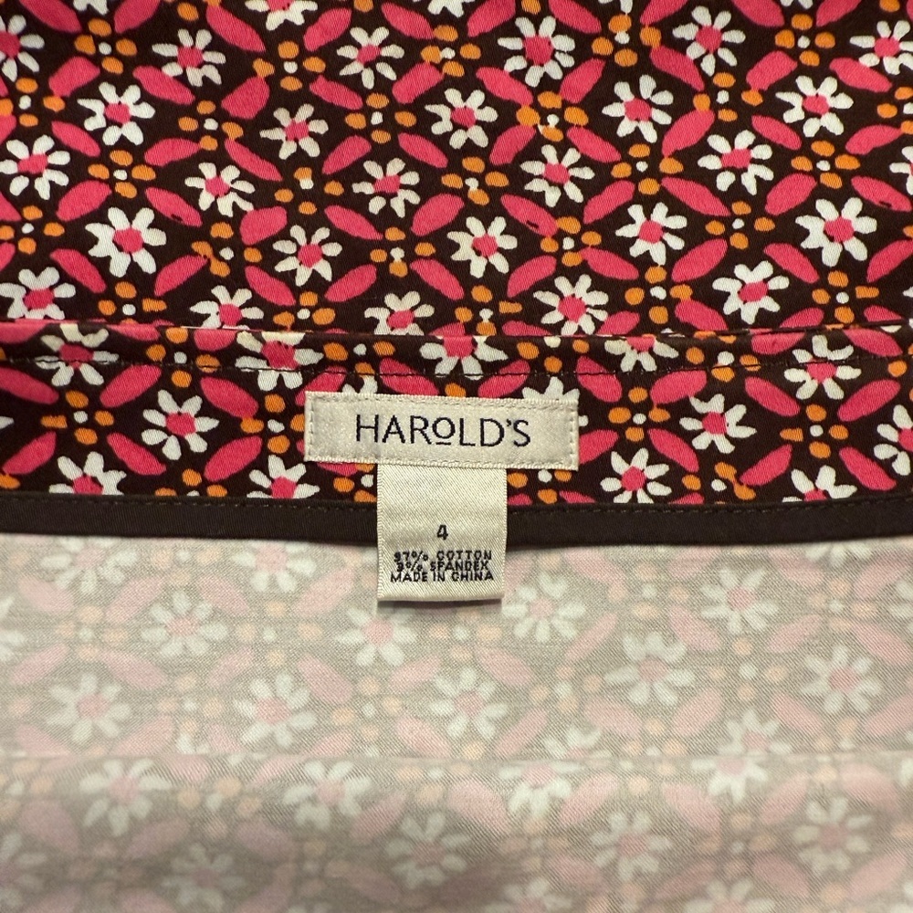 Harold's Women’s Red and Pink Floral Retro A-Line Skirt Scalloped Hem Size 4 - Picture 3 of 7